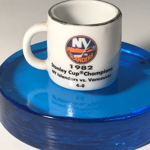 1982 Porcelain Mug 1 1/4” NHL hockey New York Islanders Stanley Cup Cover
