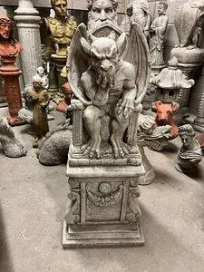King Gargoyle on pedestal highly detailed, concrete garden ornament statue sculp - Picture 1 of 10