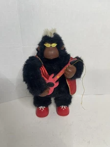 VIDEO RARO GoGo Band II Guitarra Roja Bailando Gorila Peluche De Colección Novedad ¡Funciona! - Imagen 1 de 7