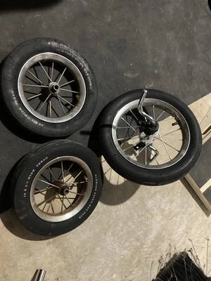 Triciclo Schwinn Lil Stingray / Roadster "SLICK" ruedas traseras y delanteras, Foto 1 de 4