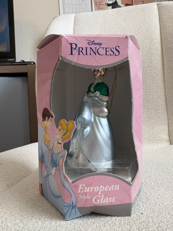 WALT DISNEY CENICIENTA ESTILO EUROPEO ADORNO DE VIDRIO De colección 2002 Raro Nuevo en Caja Foto 1 de 4