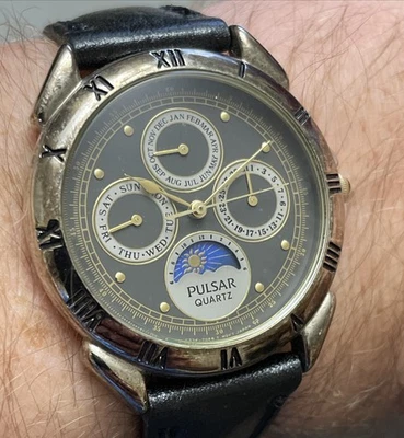 Pulsar V33F-7030 Quartz Calendar Day/Night Indicator - Image 1 of 4