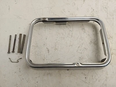 Farol Yamaha RD 125 LC cromado acabamento aro fabricante de equipamento original - Imagem 1 de 4