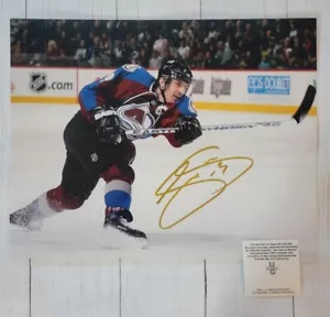 JOE SAKIC COLORADO AVALANCHE STAR HOF TOP SIGNIERT 11x14 FOTO COA - Bild 1 von 2