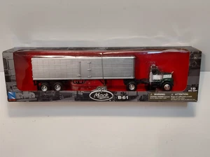 New Ray Mack B-61 Tractor with Trailer 1:43 Scale (Green & Silver) - Picture 1 of 9