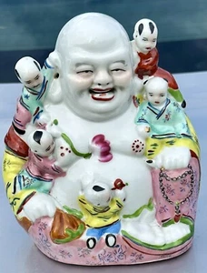 Estatua de cerámica para niños LAUGHING BUDDHA con 5 niños 7 pulgadas budismo - Imagen 1 de 6