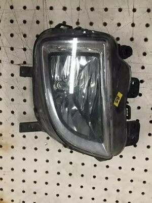 Farol de neblina 2012 - 2015 Volkswagen Jetta GLI/ GTI 10-14 LADO DIREITO/PASSAGEM FABRICANTE DE EQUIPAMENTO ORIGINAL - Imagem 1 de 3