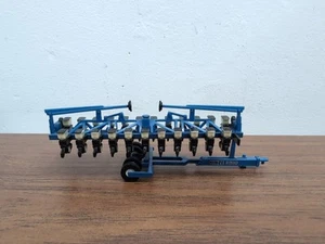 1/64 SpecCast Farm Toy Kinze Model 3600 16 Row Planter - Picture 1 of 3