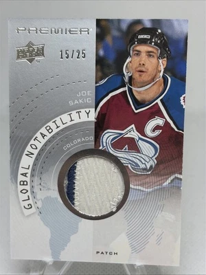 Parche de notabilidad global 2023-24 Joe Sakic Premier/25 #GN-JS Colorado Avalanche  Foto 1 de 3