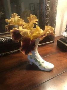 Vintage High Boot Bud  Vase Collectible.  Ivory with Yellow Flowers 4-1/2” H - Bild 1 von 12