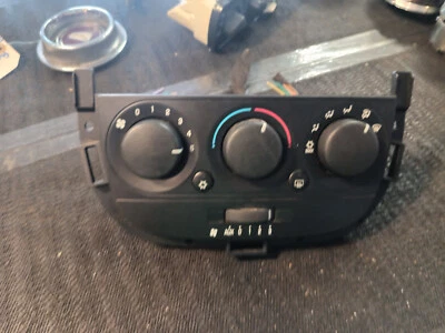 Chevrolet Uplander/Saturn 2005-2006 relé control de clima P/N 15791305 Foto 1 de 4