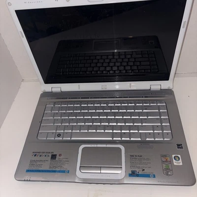 Portátil HP Pavilion dv6768se Edición Especial (Blanco) SIN PROBAR PARA REPUESTOS Y REPARACIÓN Foto 1 de 4