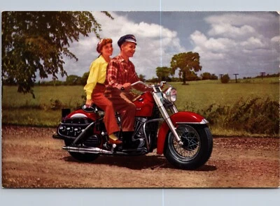 Tarjeta postal vintage pareja montar la nueva Harley-Davidson OHV Big Twin motocicleta Foto 1 de 2
