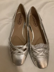Life Stride Soft System Carmen Silver Slip On Size 6.5 Medium - Picture 1 of 8