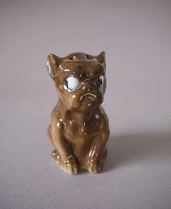 Esparcidor de sal " Bully" Bulldog Pequeña figura de porcelana perro como esparcidor de especias - Imagen 1 de 6