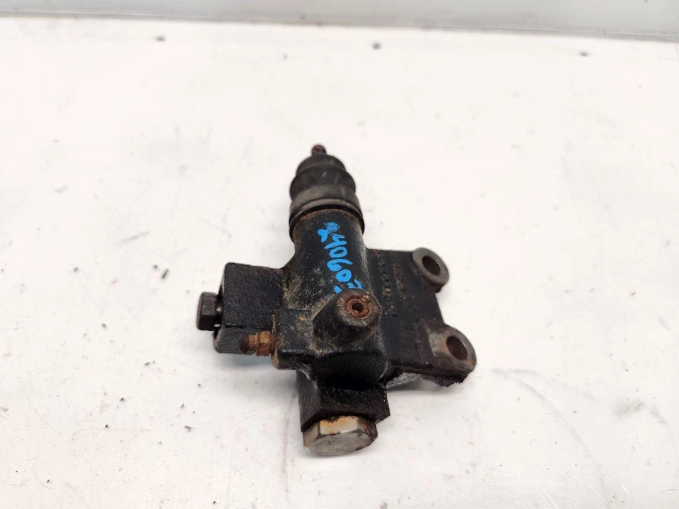 2006-14 Subaru Impreza STi (2.5L / 6 Speed) Clutch Slave Cylinder - Image 1 of 4