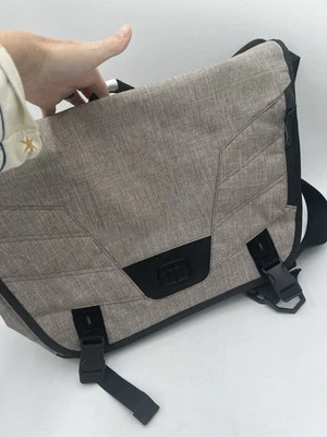 Ogio Pagoda Mensajero Laptop Notebook Estuche Correa para el Hombro Escuela Bolsa de Trabajo 14x20 Foto 1 de 4