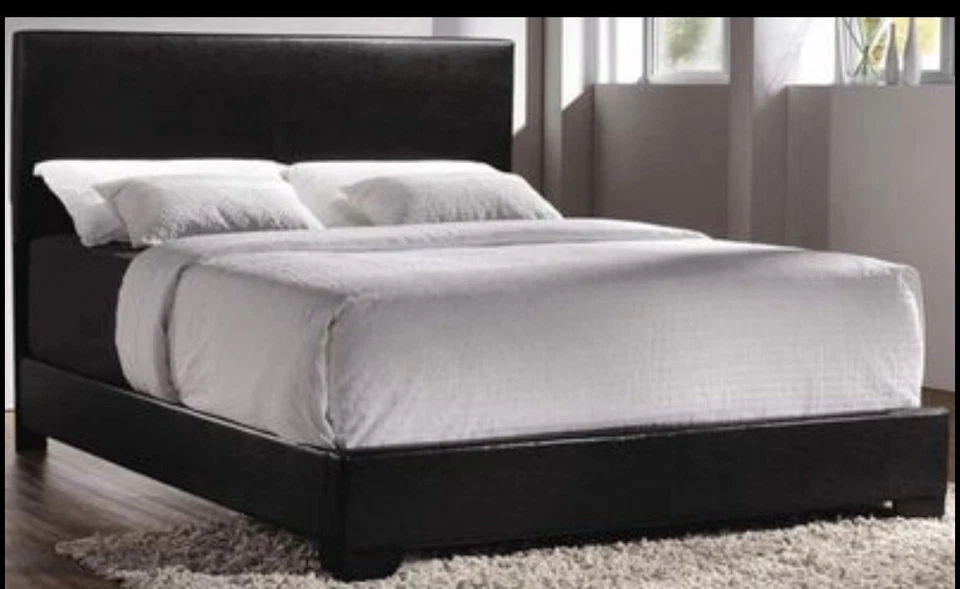 Crown Mark Black Queen Size Bed-WM19020551
