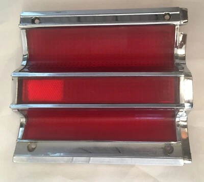 1967 Plymouth Fury универсал пригород левый внутренний задний фонарь Mopar - Изображение 1 из 4