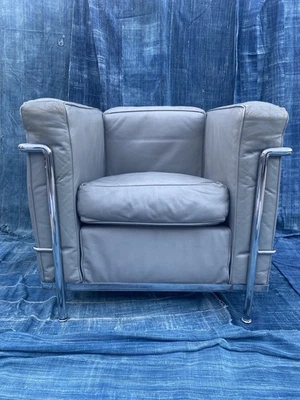 Sillón Cassina LC2 original de 1970 - número de sello bajo - cuero gris estampado Foto 1 de 4