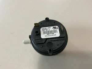 OEM LENNOX ARMSTRONG DUCANE 20011140 .40WC PRESSURE SWITH IS20152-3387 - Picture 1 of 3
