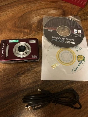 Vivitar Vivicam 7020 Digital Camera 7.1MP in Red - Image 1 of 3