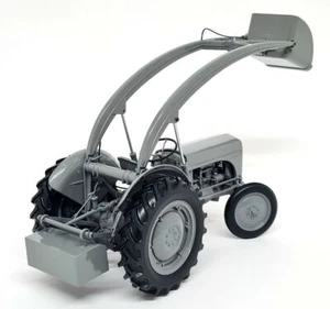 UH 1/16 - Massey Ferguson TEA-20 With Front Loader Diecast Scale model Tractor - Picture 1 of 7