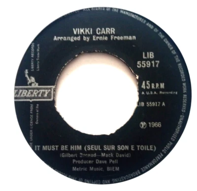 Vikki Carr - it must be him , excellent condition 7” vinyl 45 - Image 1 of 4