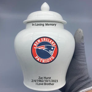 Keramik mittelgroße Urne für New England Patriots Fußball Motiv, Wunschtext - Bild 1 von 4