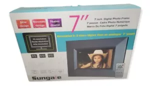 Sungale PF-701 7-Inch Digital Photo Frame - Picture 1 of 4