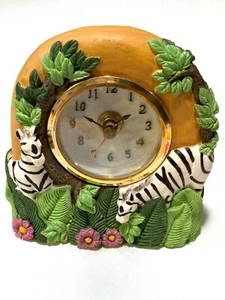 Reloj de Mesa Decorativo Selva Cebra 4.75" x 4.5" Funciona con Pilas, Nuevo - Imagen 1 de 3