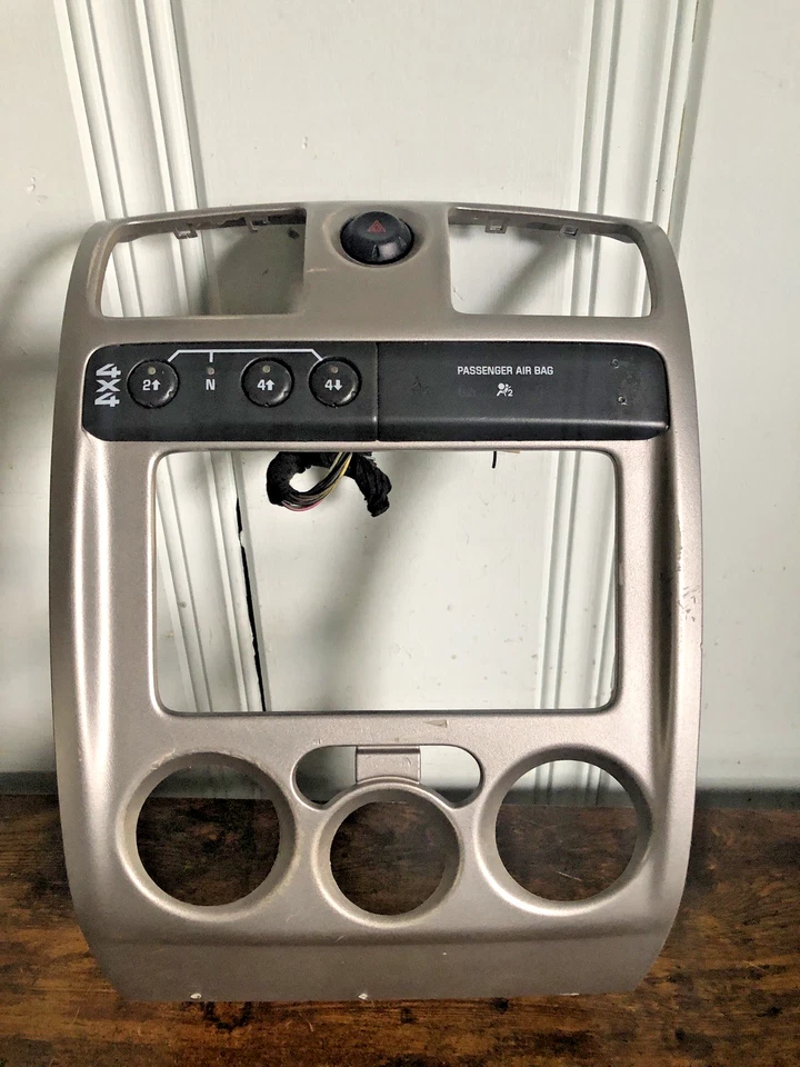 Chevy Colorado GMC Canyon 2004-2012 radio tablero bisel panel de ajuste con interruptor 4x4 OEM Foto 1 de 4