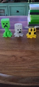 Gruppo di 3 giocattoli McDonalds Minecraft film Hapey 2025 - Foto 1 di 4