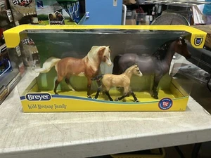 Breyer 2024 TSC Wild Mustang Family Classic Modellpferd Set Neu in OVP - Bild 1 von 3