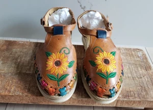 Mexican Leather Shoes Womens 7 Sunflower Embroidered Clogs Huarache Sandals Boho - Picture 1 of 7