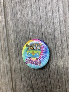 Scooby-Doo Ty Dye Groovy Pin Button Van Gang Mystery Machine Colorful - Picture 1 of 12