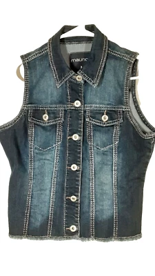 Maurices Juniors Girl's Vest Size MEDIUM, Blue, Denim, button closure, pocket - Image 1 of 4