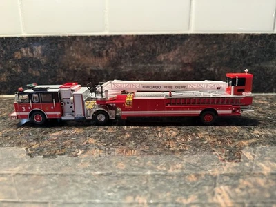¡NUEVO! Código 3 Personalizado Departamento de Bomberos de Chicago Pierce XT Tractor Escalera Aérea Dibujada Foto 1 de 4