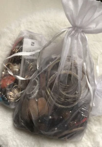 2 volle Säcke Modeschmuck - Bild 1 von 1