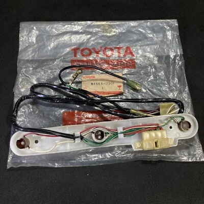 LÁMPARA TRASERA LUZ TRASERA TOMA Y CABLE TOYOTA COROLLA KE30 TE31 LADO DERECHO ORIGINAL NOS Foto 1 de 4
