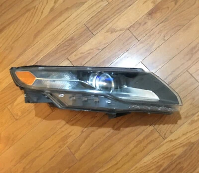 ¡Como nuevo! Faro lateral derecho/pasajero Chevrolet Volt 2011-2015 P/n 22902127 OEM Foto 1 de 4