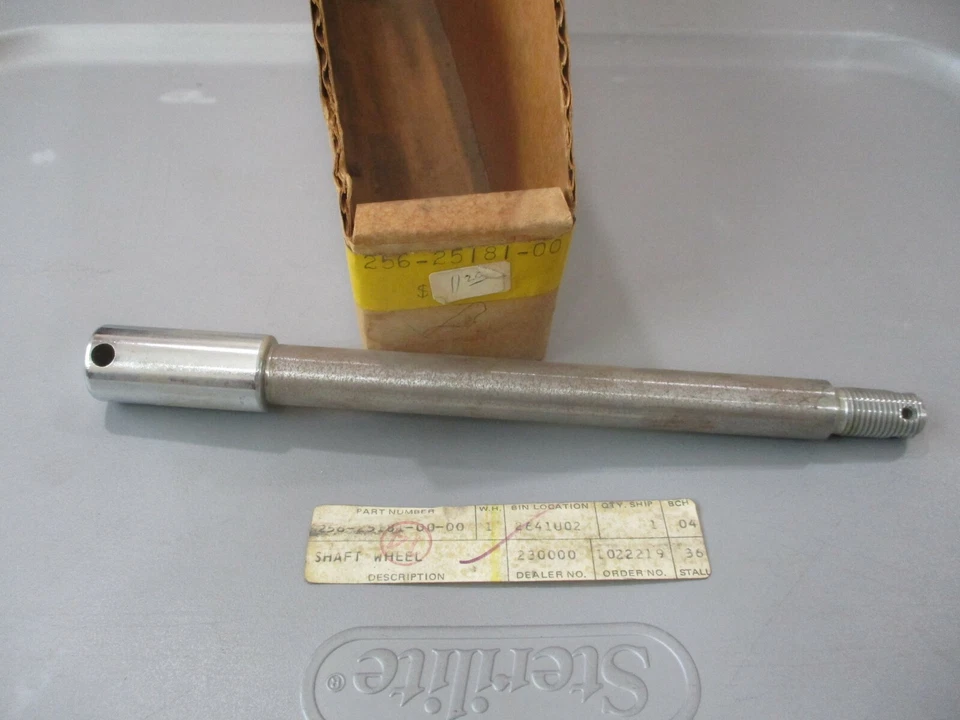 Eixo de roda NOS Yamaha fabricante de equipamento original 1970-1971 XS1 XS1B 256-25181-00 - Imagem 1 de 1