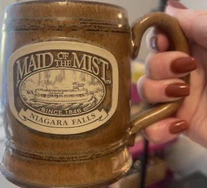 Tazza Sunset Hill in gres con barca "Maid Of The Mist" @ Cascate del Niagara. Usato in ottime condizioni - Foto 1 di 4