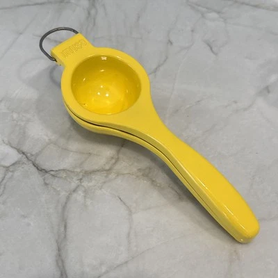 Prensa de cítricos Imusa vintage amarillo limón exprimir metal Foto 1 de 4