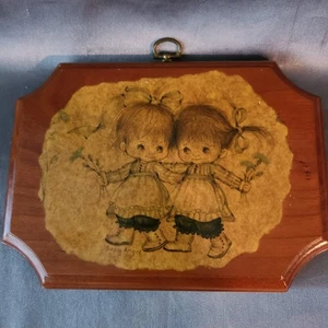 Vintage RAR Suzy Engel Holz Wandrelief 70er Mädchen grün Filzrücken Bild - Bild 1 von 8