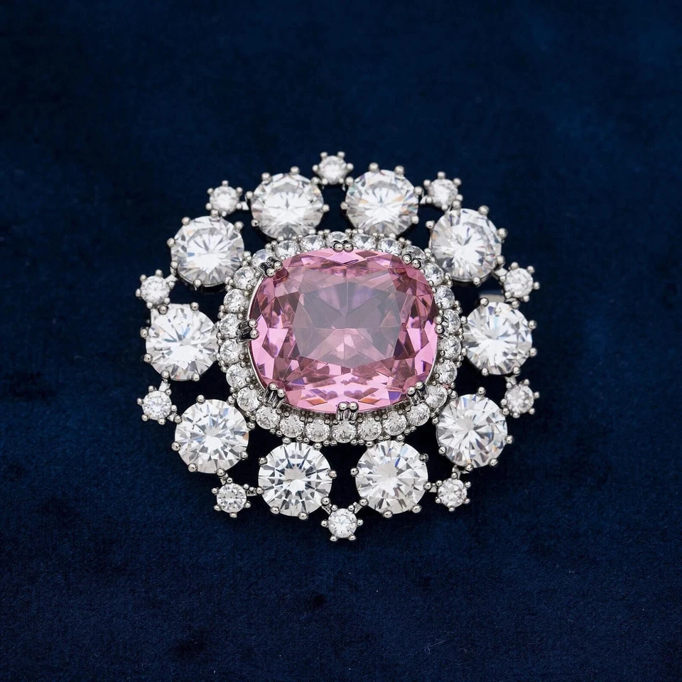 Broche prendedor de turmalina creada en laboratorio corte cojín de 3 quilates acabado oro blanco de 14 quilates Foto 1 de 4