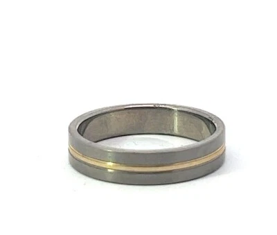 Anello In Titanio Triton Da Uomo Con Banda In Oro Giallo 14k Da 5mm - Immagine 1 di 4