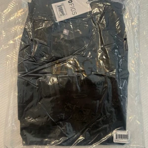 (1) Sz M Figs Clothing Zamora Jogger Style Scrub Pants for Women - Black - Picture 1 of 2