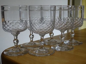 CLICHY CRISTAL 6 ANCIENS VERRES A VIN ROUGE MODELE NID D'ABEILLE + FILETS 19 EME - Picture 1 of 10