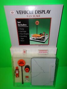 TRUSTWORTHY HARDWARE STORES POLY RESIN VEHICLE DISPLAY STAND 1:25th SCALE
